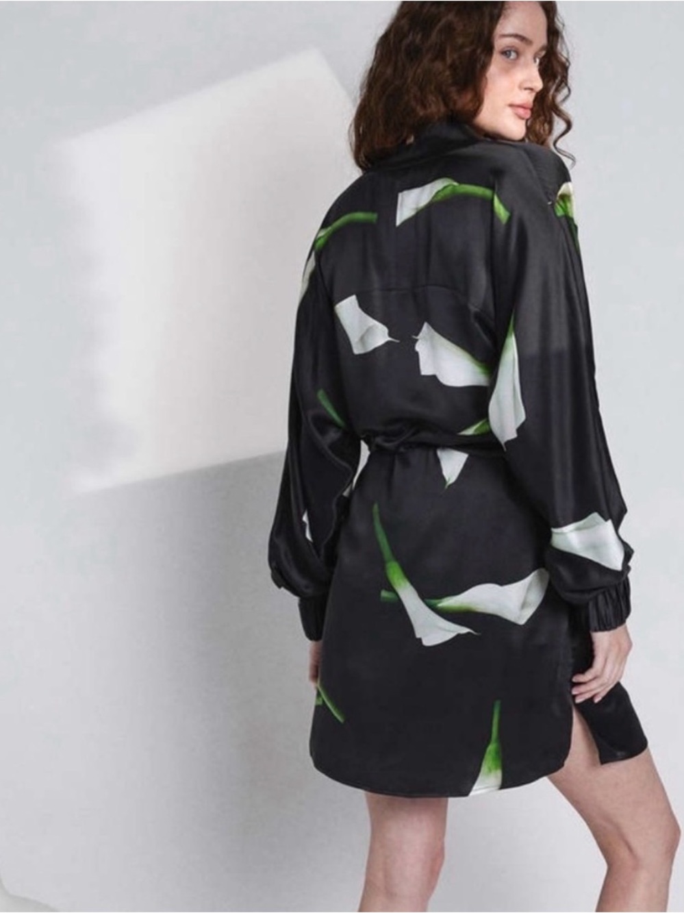 Black Mulberry Silk Robe with White Calla Lily Print